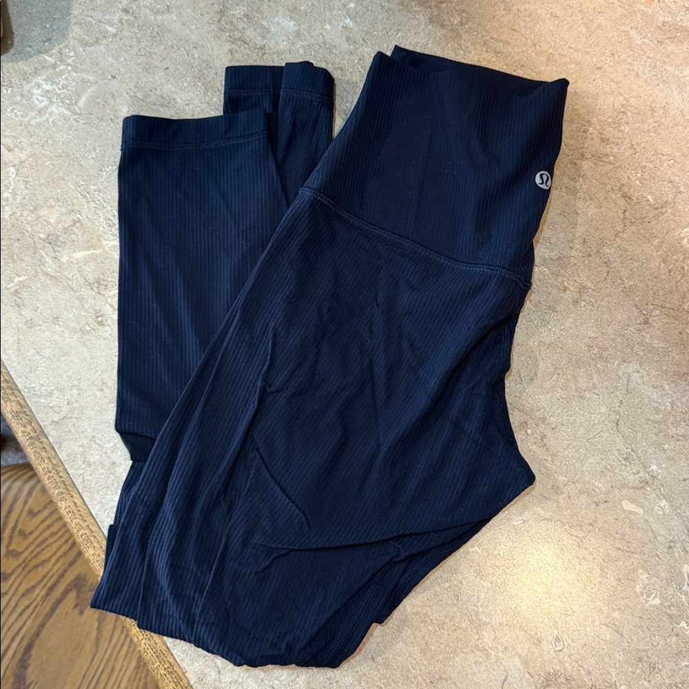 Navy blue ribbed aligns
